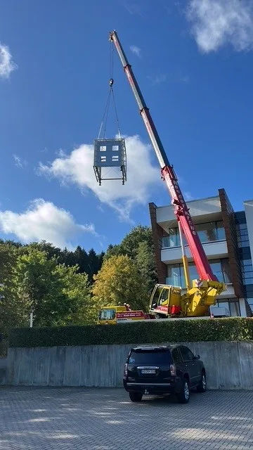 Demontierte Maschine beim Rückbau einer Industrieanlage